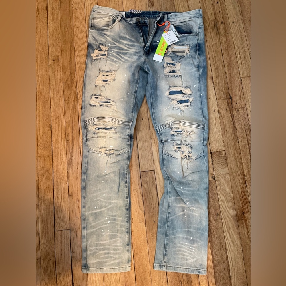 Men’s Distressed Jeans